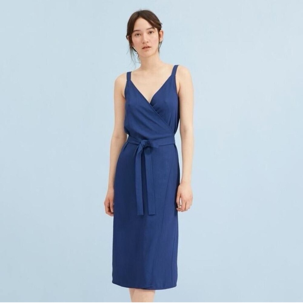 Everlane Sleeveless Midi Wrap Dress Size 4
EUC Blue Women Japanese Weave